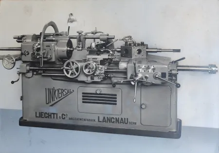 Photography Anonyme - Darstellung einer Präzisionsmaschine, um 1960