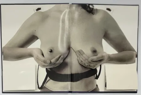 Photography Calle - Les seins miraculeux (Beautiful breasts)