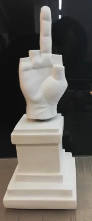 No Technical Cattelan - L.O.V.E. Carillon