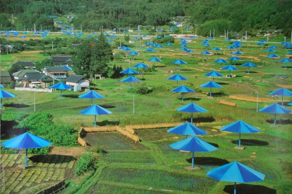 Photography Christo & Jeanne-Claude - The Umbrellas, Ibaraki, Japan