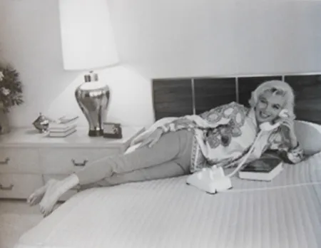 Photography De Dienes  - Marilyn Monroe. Au Lit