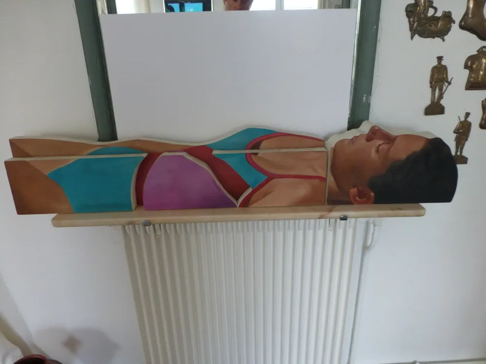 No Technical Maddox - Femme allongée en maillot une pièce 