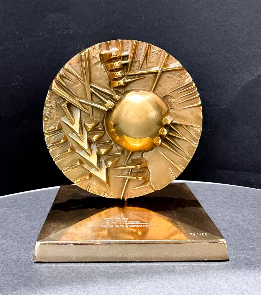 No Technical Pomodoro - Arnaldo Pomodoro (1926–2025) - Disco per BSI - Gilded bronze sculpture with a gilded brass base - 1995