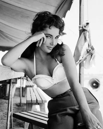 Photography Worth - Elizabeth Taylor