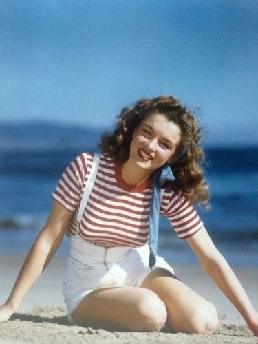 Photography De Dienes  - Becoming Marilyn (1945)