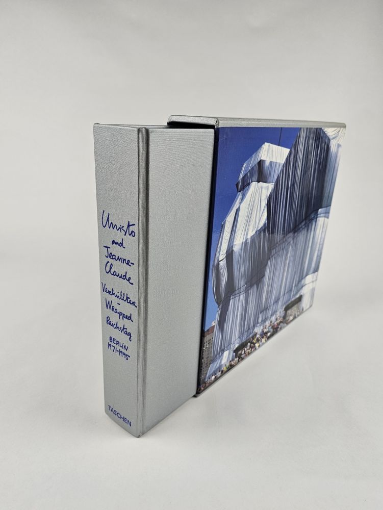 Illustrated Book Christo & Jeanne-Claude - Christo and Jeanne-Claude. Wrapped Reichstag. Berlin 1971–1995