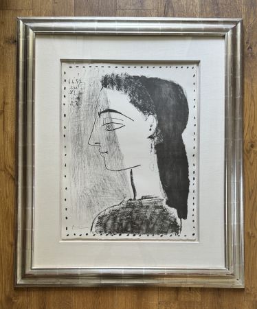 Lithograph Picasso - Jacqueline au mouchoir noir