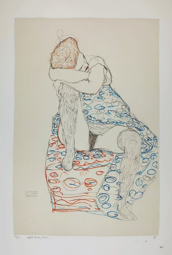 Lithograph Klimt - La  fille aux bas de soie assise sur le tabouret, 1910 / Sitzende mit gerafftem Rock / Seated Female Semi-Nude in Patterned Dress, Her Head Resting on Her Right Knee