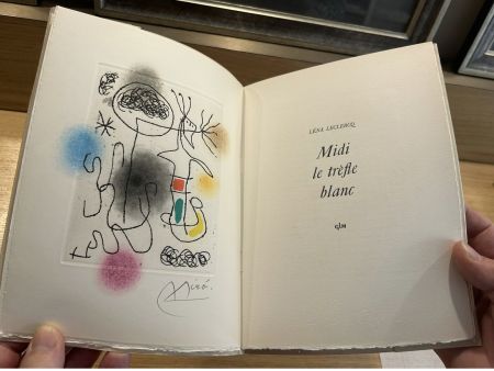 Illustrated Book Miró - Léna Leclercq. MIDI LE TRÈFLE BLANC. Une gravure en aquatinte signée (1968)