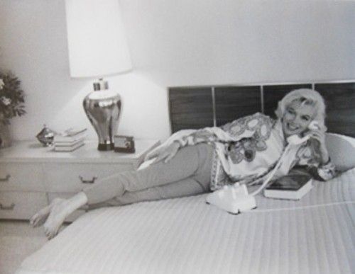 Photography De Dienes  - Marilyn Monroe. Au Lit (1962)