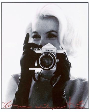 Photography Stern - Marilyn with Nikon (Close Up)