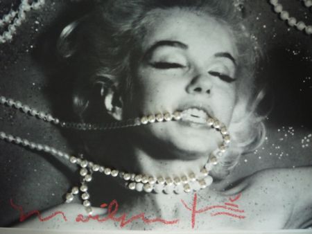 Photography Stern - Marilyn with Pearls