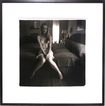 Photography Arbus - Mia Villiers-Farrow on a bed