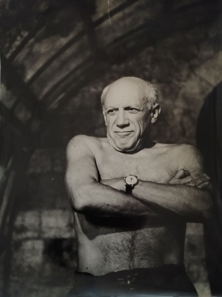 Photography Picasso - Picasso les bras croisés